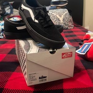 New in box men’s vans